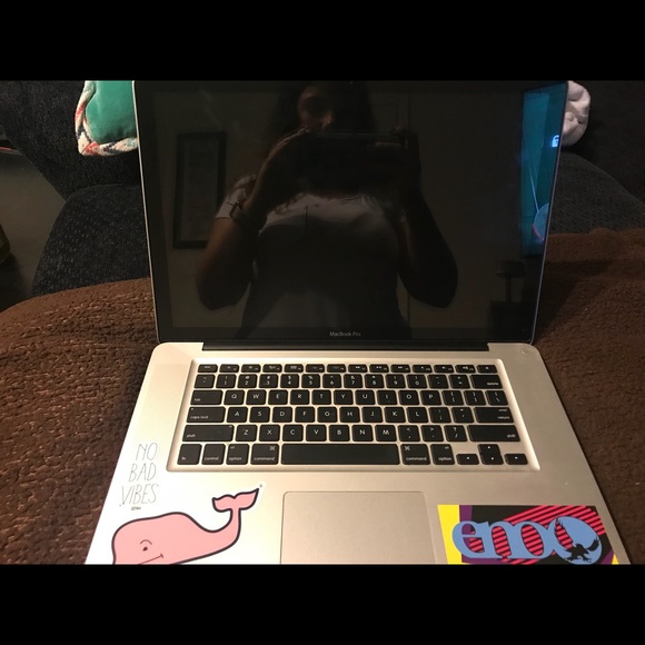 MacBook Pro - Picture 3 of 4